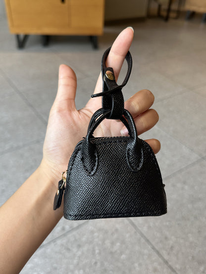 Dollcini, Mini „Boli Shell” Táskadísz – Fekete és Barna, PVC Charm Táskára